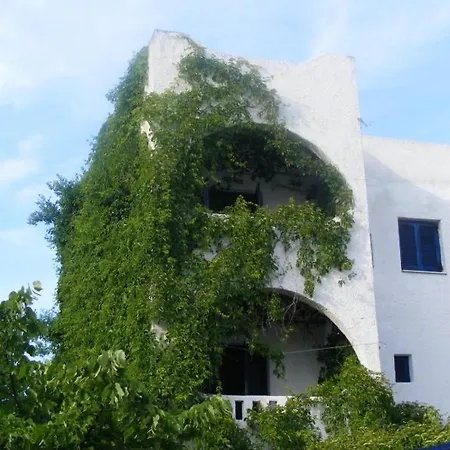 Апартаменты Kalamitsi Studios Каламици